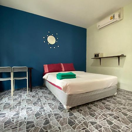 Studio 77 Chalong Luaran gambar